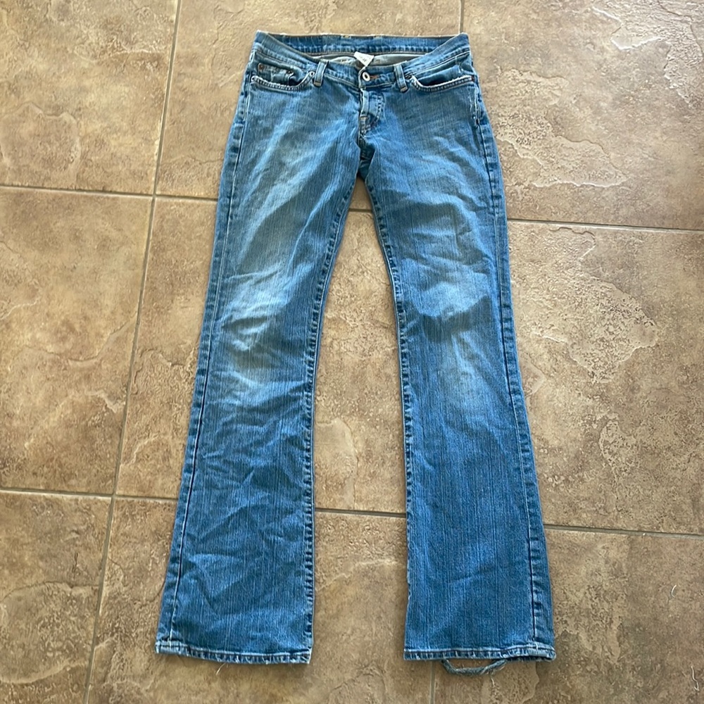 from lucky brand size 4/27 made of 99% cotton and 1% spandex